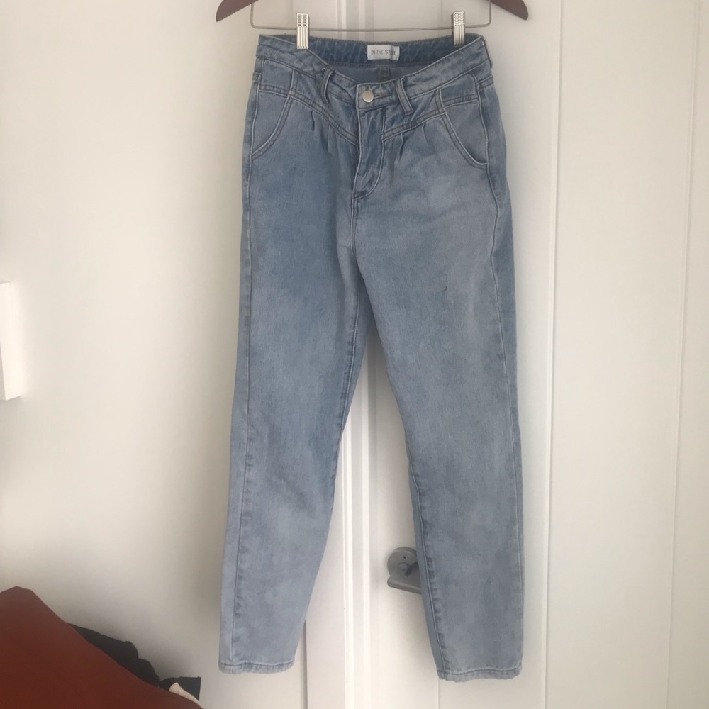 High rise butt fly cropped jeans. - Picture 9 of 9